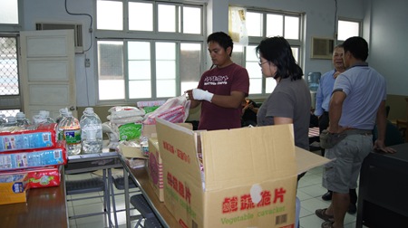 南沙魯村民自行尋求支援，下山領取長老教會總會物資