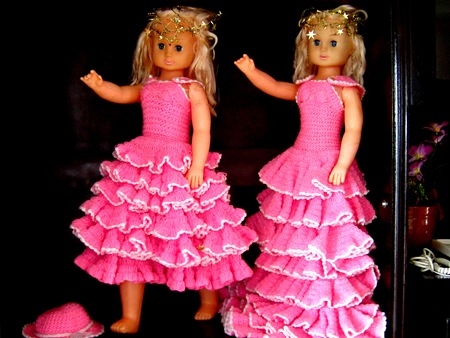 這兩套禮服，Ina說，她是用在南投工作時的下班時間做的，記不得花了多少時間才完成的