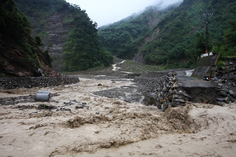 特富野通往達邦路段，河床一帶便道已被沖毀