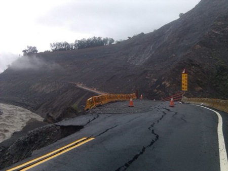 1311141366162遠眺撕裂的削山便道