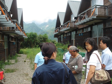 DSC08456高市重建會上山視察勤和公用避難屋