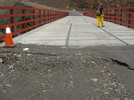 DSC08505削山便道路面下陷