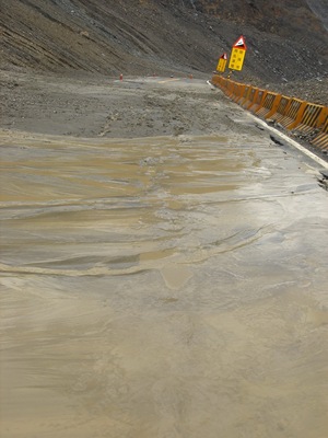 DSC08556削山便道路面泥濘難行