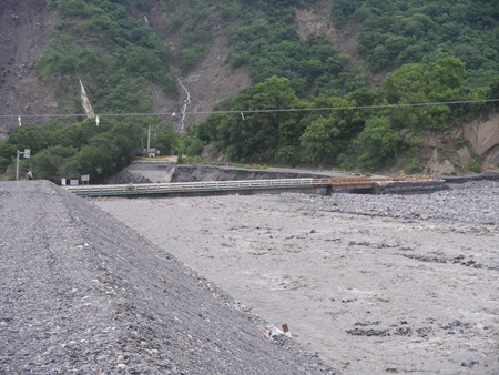 IMGP4468復興橋水與橋面齊高