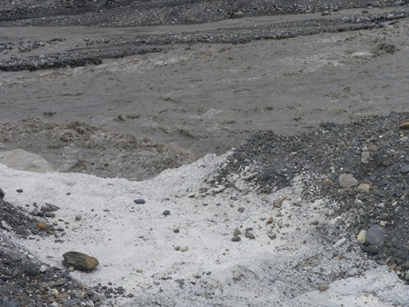 IMGP4470在沒有水流的地方作劣質排水溝