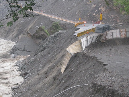 IMG_4125七月二十日下午一點削山便道已然斷絕