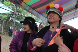 IMG_4948驕傲地嗅出我們自己做的項鍊