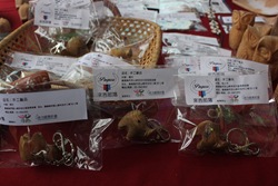 IMG_4949山豬造型的來吉特色鑰匙圈也是工藝班成果