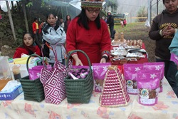 IMG_5024手工蔗糖與編織品也是來吉特產