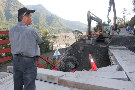 公司的老闆很無奈：我們已經趕工一夜了