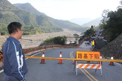 IMG_7615校長一早就開車過來接孩子