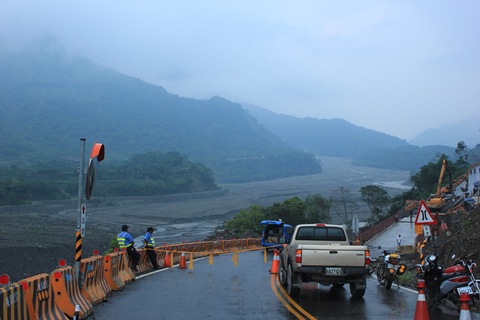 IMG_7736明德鋼便橋的事故提醒桃源鄉民雨季汛期已經到了