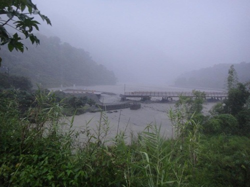 E復興鋼便橋已經被水沖斷