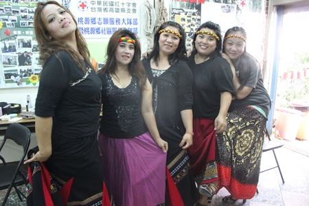 IMG_4606梳妝完成的婦女組夥伴們
