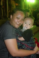 IMG_4933Amei~也是成人組的表演者，是桃源已經出嫁的女兒，平常跟老公住岡山。但是不論是住哪哩，八八之後，只要夜間下雨大一點就會睡不好，一直警醒，「因為擔心我家房子後面的邊坡會不會垮，