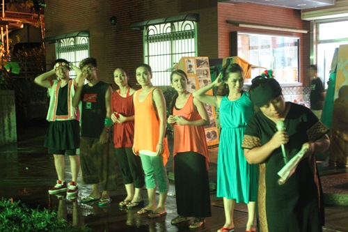 IMG_5015會後突然來一場令老師們驚訝的頒獎，是學生要送老師禮物表達感謝