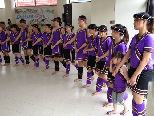 小林青年組成大滿舞團，要傳承平埔文化。