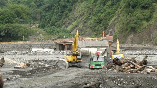 正在搶修的樂農橋