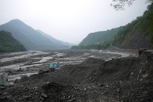 南橫公路勤和段往東通桃源國中溪底便道引道斷絕(劉行建攝)
