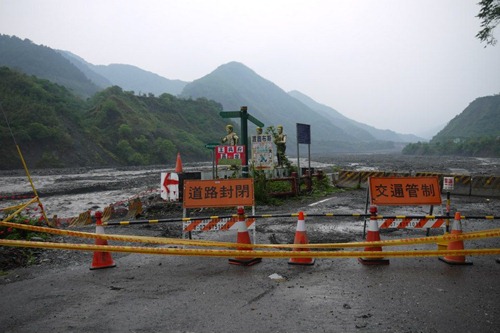 南橫公路勤和端拉起封鎖線(劉行建攝)